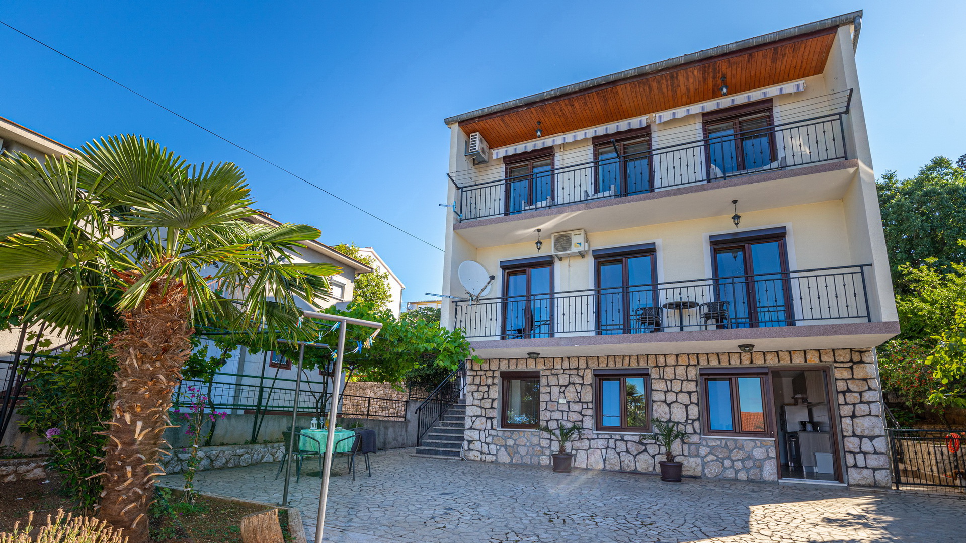 Apartment Pilas